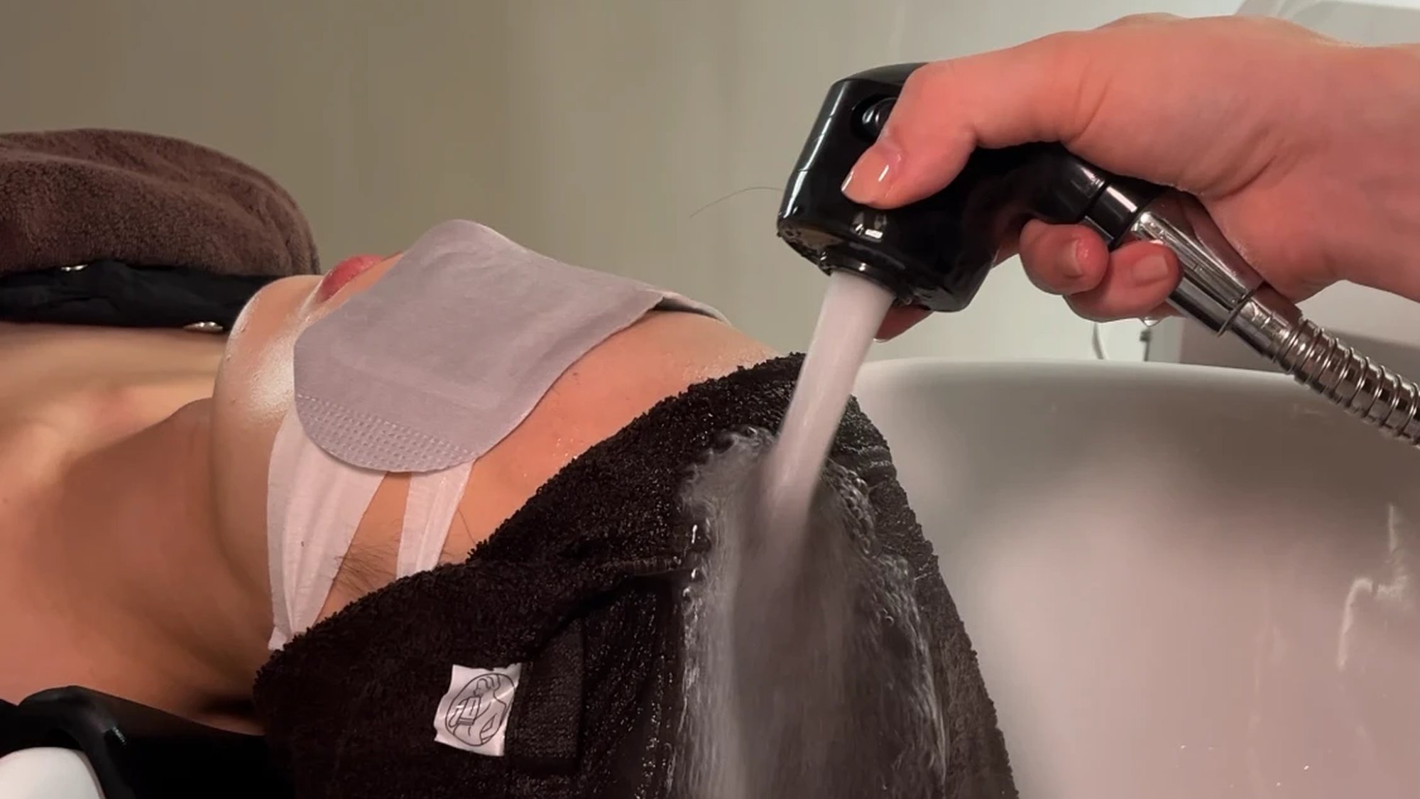 Warm towel circulation care during the Relax Spa