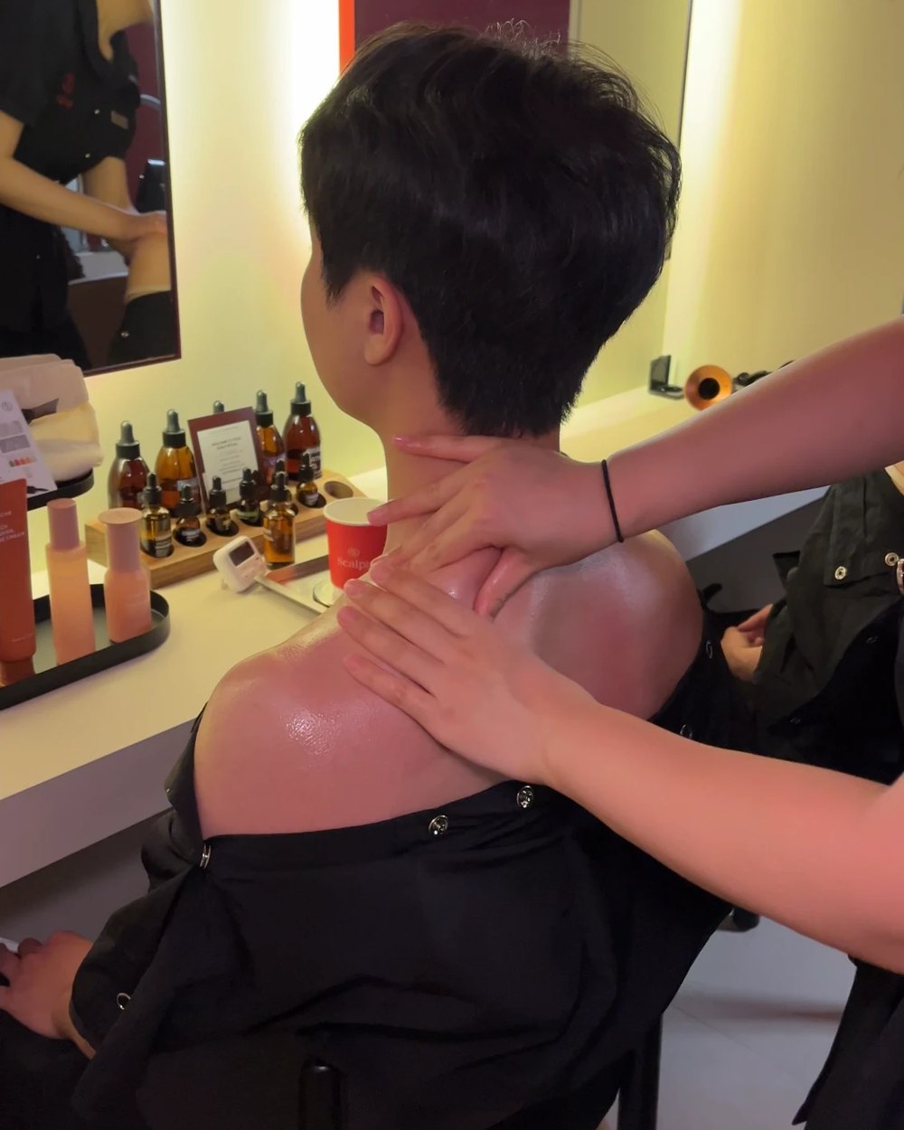 The opening massage during the Clear Spa