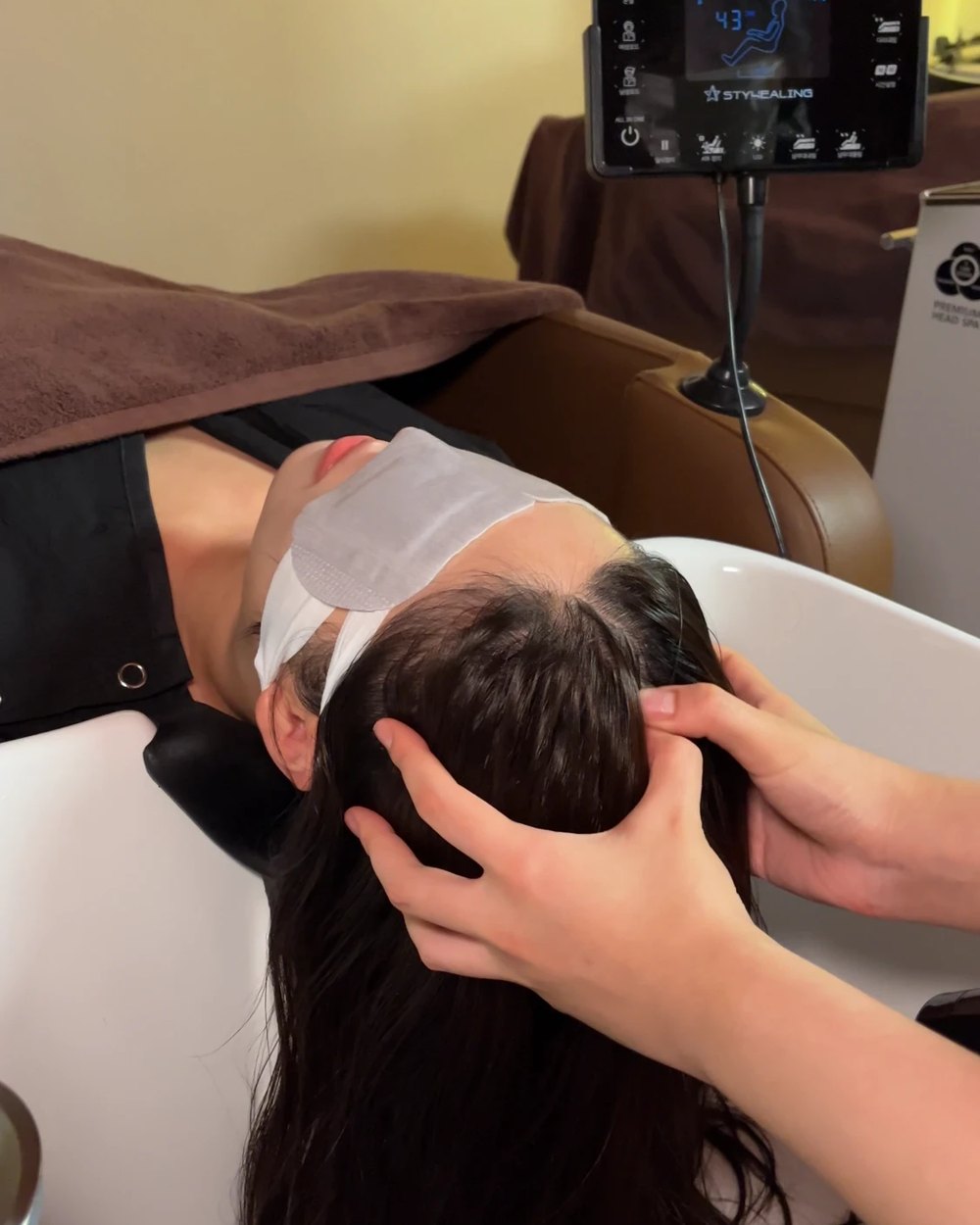 The closing sequence of the Prestige Deep Relax Spa