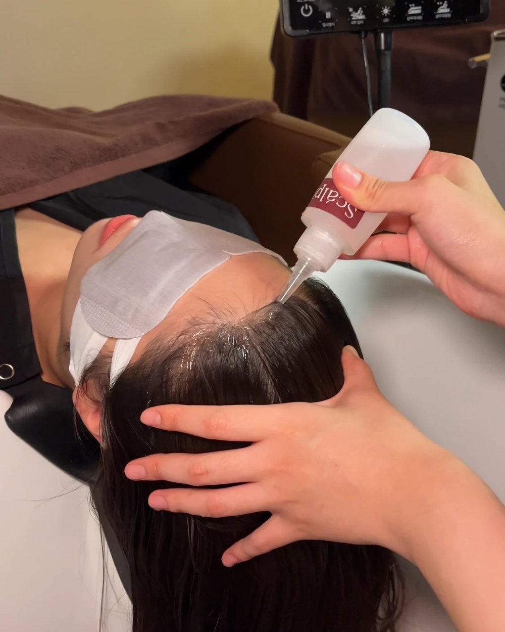 Scalp care during the Prestige Deep Relax Spa